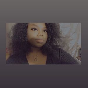 Meet your Posher, Dee